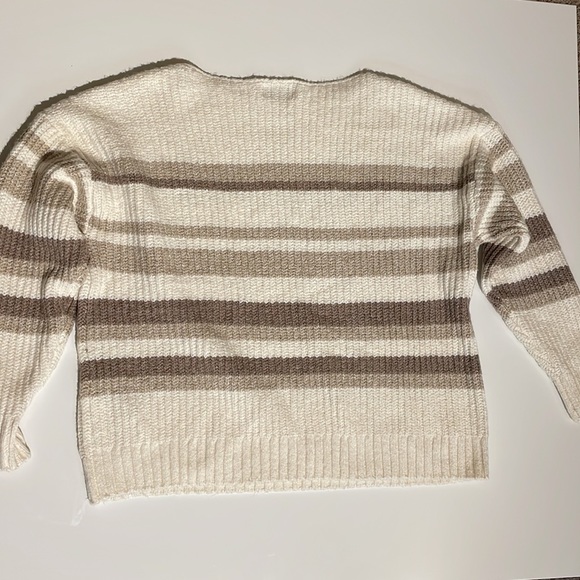 Tan/ brown/beige scoop neck sweater. Never worn. XXL - Picture 3 of 3